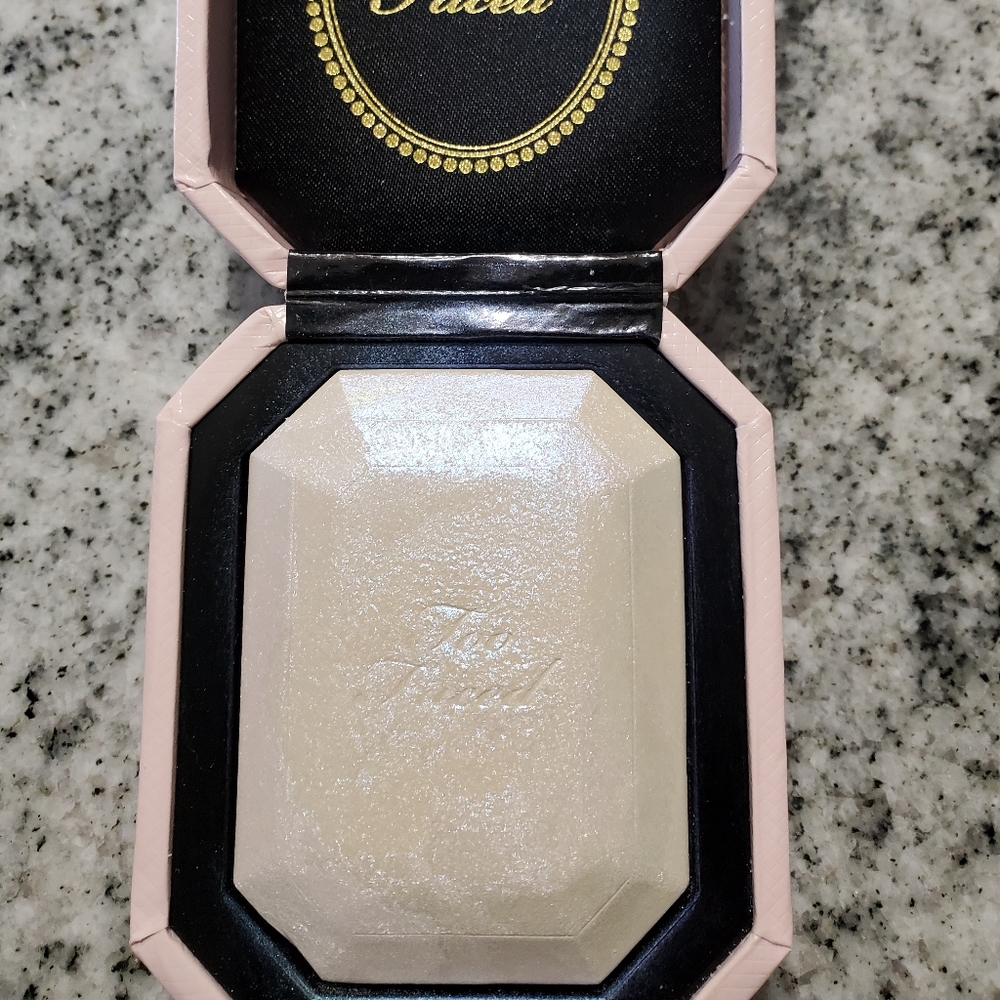 Too faced highlighter